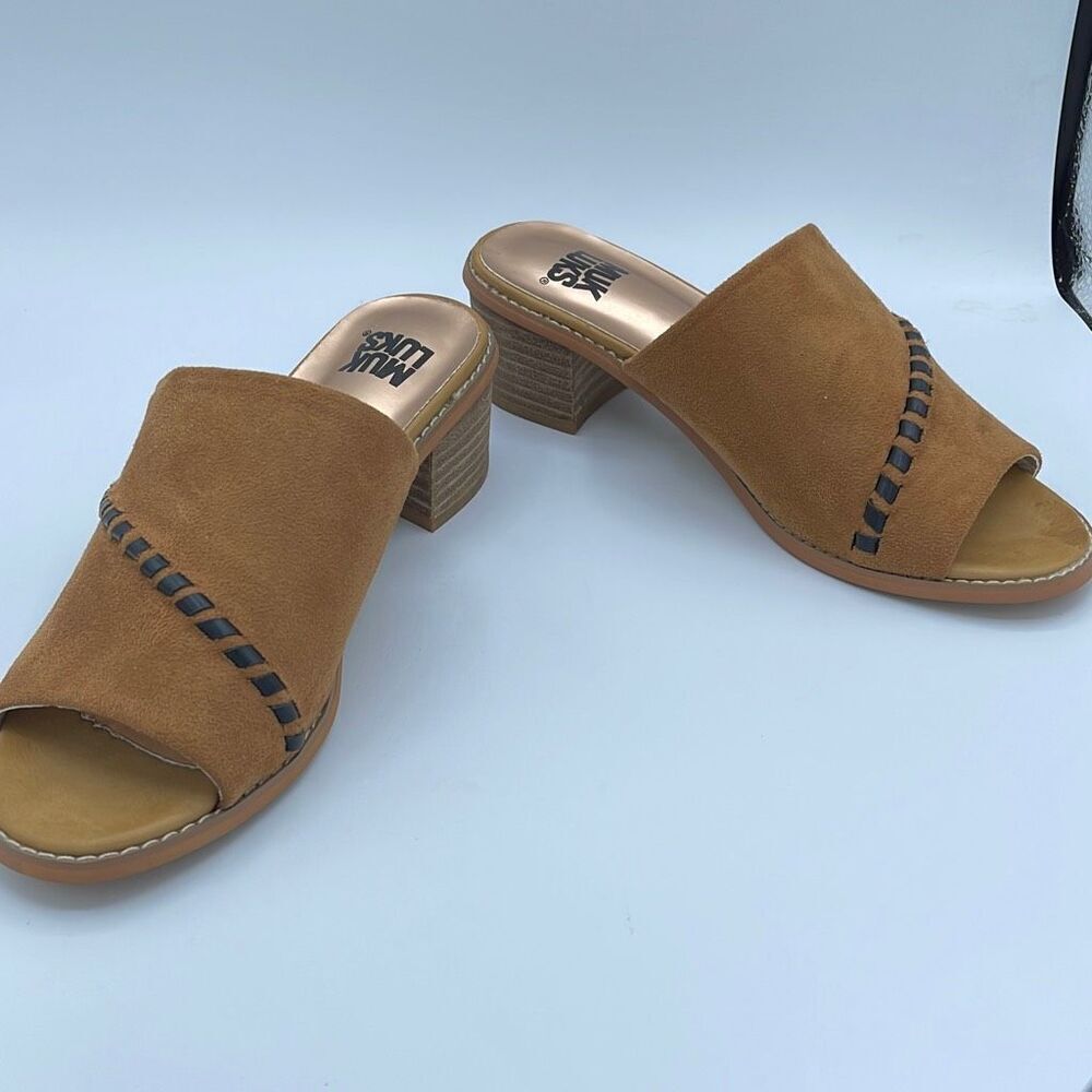 Muk Luks size 8 suede  chunky heels slides